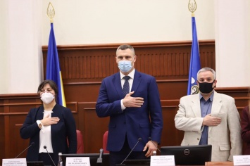 Кличко принял присягу и получил удостоверение мэра Киева