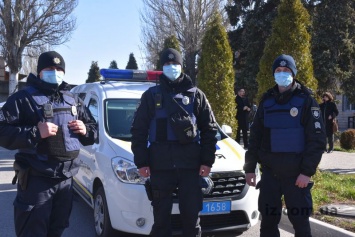 В Запорожской области предлагали взятки и угрожали сотрудникам полиции