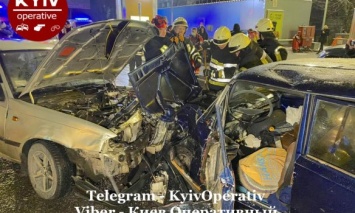 В Киеве на Подоле произошла авария с участием пяти автомобилей: Среди пострадавших - дети