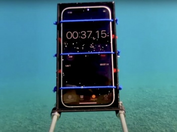 IPhone 12 испытали погружением на 20-метровую глубину [ВИДЕО]