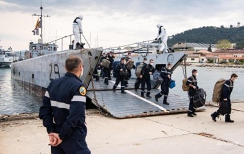 Сотни тысяч моряков застряли в море из-за пандемии