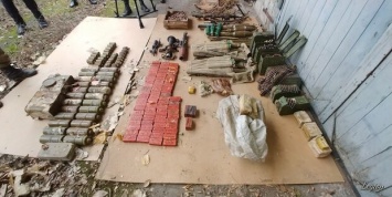 В Луганске оккупанты нашли пулеметы, автоматы и взрывчатку, - ФОТО