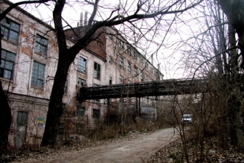 Колючая проволока, мусор и запустение. Опасен ли «Местный Чернобыль» под Днепром (ФОТО)