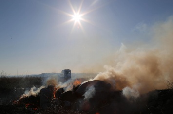 В Крыму полицейские сожгли КАМАЗ наркотиков