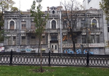 "Будинок, що спить": фасад исторического дома на бульваре Шевченко превратят в фотогалерею
