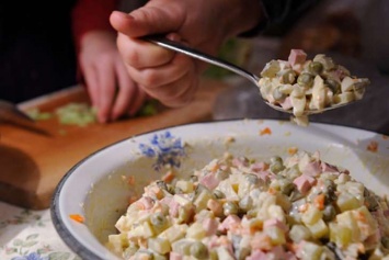 Новогодний салат "Оливье" для украинцев станет дороже