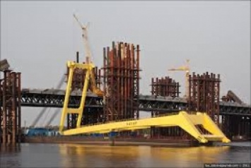 Мост в Запорожье будет строить речной плавучий кран, который привезут из Турции