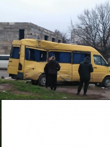 В результате столкновения фуры и микроавтобуса в Павлограде пострадал светофор