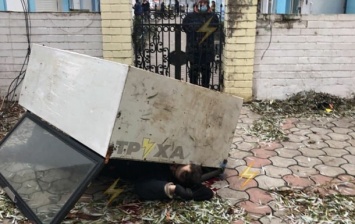 В Харькове мужчину насмерть придавило холодильником