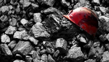 В Южной Африке более 800 шахтеров отказываются подниматься на поверхность