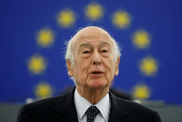 Экс-президент Франции Жискар д’Эстен умер от осложнений COVID-19