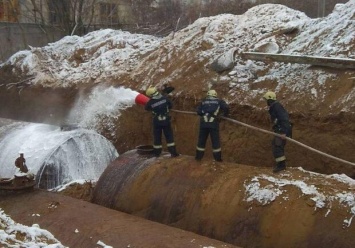 Тело отбросило на 50 метров: на Бородинском произошел взрыв на АЗС