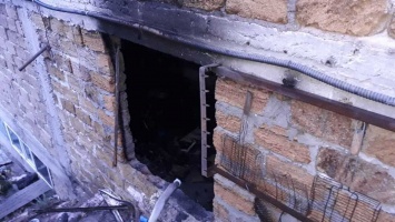 В Щелкино успели потушить пожар в гараже, где хранились газовые баллоны