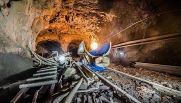 В Кривом Роге на шахте произошел обвал грунта, спасли трех шахтеров