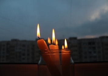 Запасаемся свечами: кому в понедельник в Запорожье отключат электричество