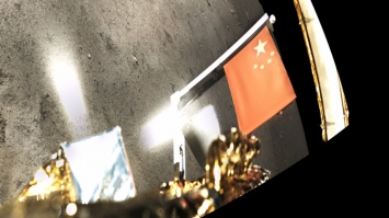 Появились фото флага Китая на Луне. Ученые Поднебесной шили его целый год