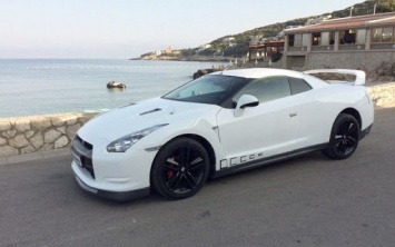 У культового спорткара Nissan GT-R появилась не очень удачная копия