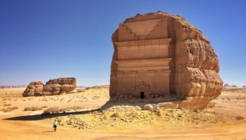 Саудовская Аравия открыла для туристов Хегру