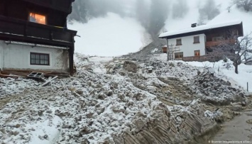 Снегопад в Альпах вызвал транспортный хаос и угрозу лавин