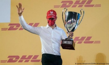 Сын Шумахера Мик удостоен титула чемпиона "Формулы-2"