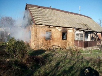 В запоржской области во время пожара в доме пострадала 24-летняя девушка, - ФОТО