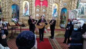 Музыкант Компаниченко и "Хорея козацька" выступили в Екатерининской церкви Чернигова