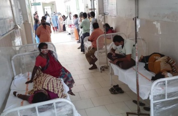В Индии зафиксировали вспышку неизвестного заболевания. Сотни человек госпитализировали