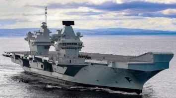 Флагман ВМС Британии стремительно уходит под воду (видео)