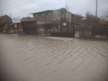 Кирилловку затопило, а в Мелитополе замерзла Горячка (фото, видео)
