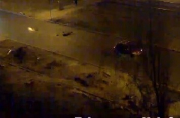 В Киеве авто снесло пешехода и протащило его по асфальту: жуткий момент попал на видео