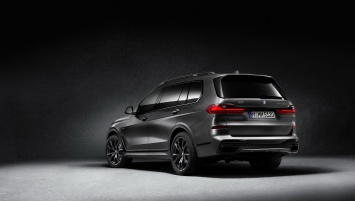 BMW анонсировал зловещий вид лимитированной серии X7 Dark Shadow Edition