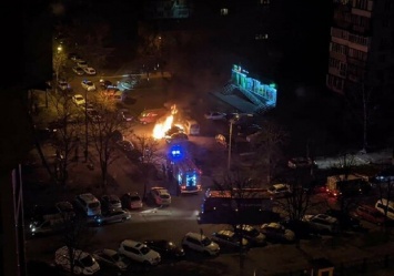 Неспокойная ночь: на Минском массиве дотла сгорел автомобиль