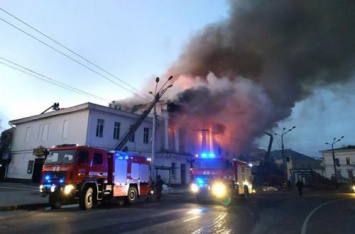 Масштабный пожар в Полтаве: огонь уничтожил кинотеатр