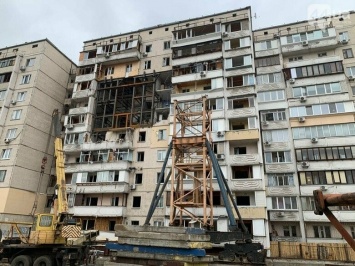 Дом на Позяках в Киеве, где произошел взрыв, начали демонтировать, ФОТО