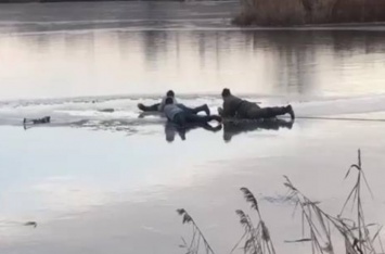 В Харькове рыбак провалился под лед