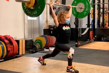 Самая сильная в мире 7-летняя девочка подняла штангу весом 80 килограммов