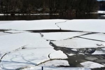 На Днепропетровщине пятиклассник провалился под лед. Ребенок госпитализирован с тяжелой пневмонией,- СОЦСЕТИ