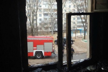 На Салтовке в пожаре в "многоэтажке" пострадала семья: жена погибла, мужа удалось спасти, - ФОТО