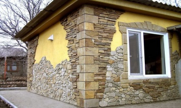 Натуральный камень в отделке фасада: особенности и преимущества