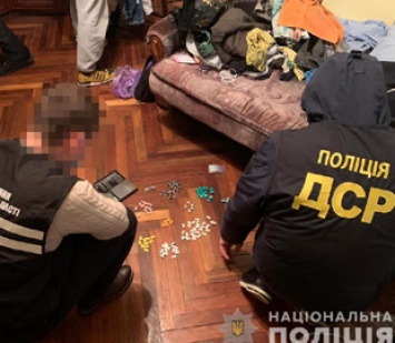 Львовские полицейские обезвредили молодую банду сбытчиков наркотиков