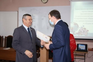 О переподготовке учителей школ под российские стандарты образования рассказали в ДНР