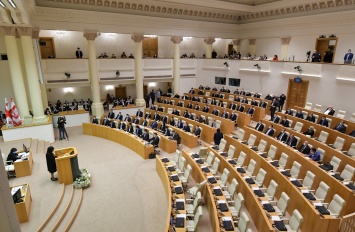 Грузинский парламент начал работу без депутатов от оппозиционных партий