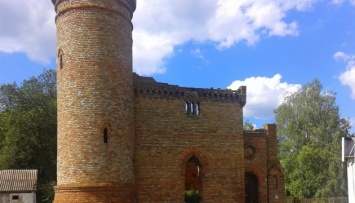 На Черниговщине восстанавливают башню графов де Бальменов
