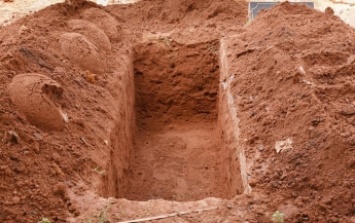 В Китае умершую 12 лет назад женщину выкопали и продали на "свадьбу призраков"