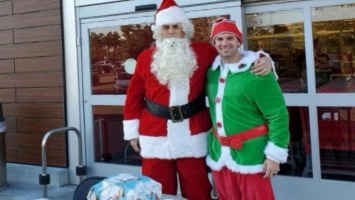 Рождественская конспирация: полицейские в костюмах Санта Клауса и эльфа борются с преступниками