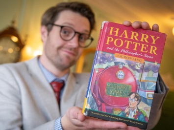 Книгу о Гарри Поттере продали с аукциона за $90 тыс