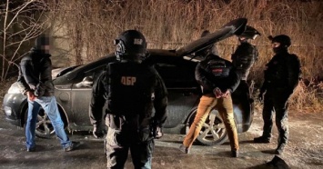 Трое киевских полицейских удерживали человека, вымогая взятку из-за янтаря - ГБР