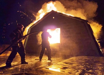 В Запорожской области из-за печного отопления сгорел жилой дом - фото