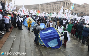 Протестующим предпринимателям в Киеве таки удалось установить несколько палаток. Хроника дня (ФОТО)