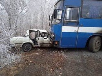 В «ЛНР» автобус, который вез шахтеров столкнулся с «Жигули»: погибли два человека, - ФОТО